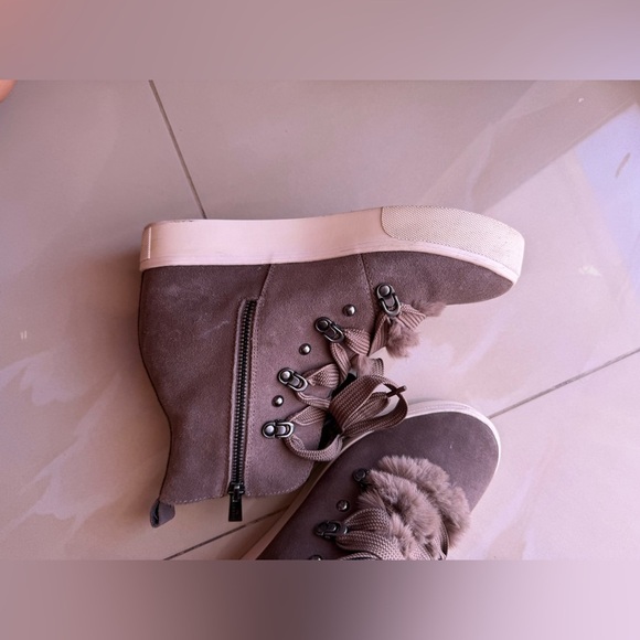 J/Slides NYC Whitney Taupe and Faux Fur Wedge Bootie Womens Size 9M sneakers - Picture 4 of 16